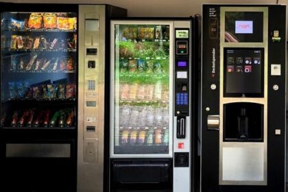 Freibad Voerde: Warum im Kiosk jetzt auch drei Automaten stehen