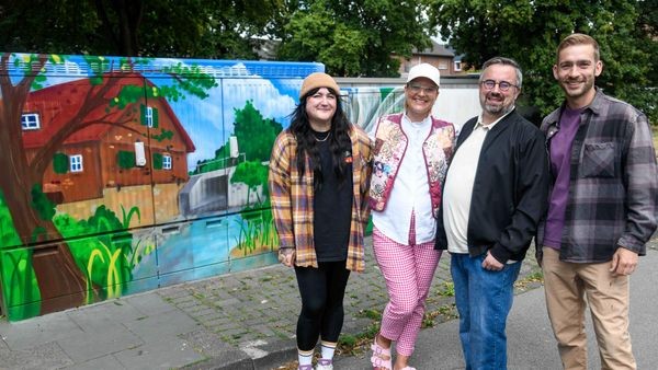 Graue Kästen in Bruckhausen werden jetzt zu bunten Kunstwerken