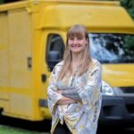 Kurioses Projekt: DHL-Bus wird mobiler Second-Hand-Shop