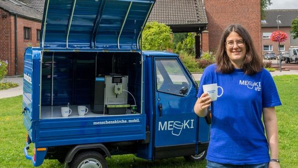 „Mecki“ on Tour: Blaues Gefährt mit besonderer Botschaft