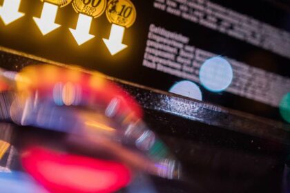 Nächtlicher Einsatz: Polizei durchsucht Häuser und Wohnungen in Dinslaken