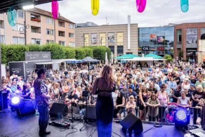 Neutor-Galerie: Jörg Bausch bringt die Dinslakener zum Heulen