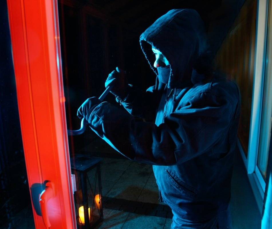 Polizei sucht Zeugen: Einbrecher hatten es auf schweres Werkzeug abgesehen