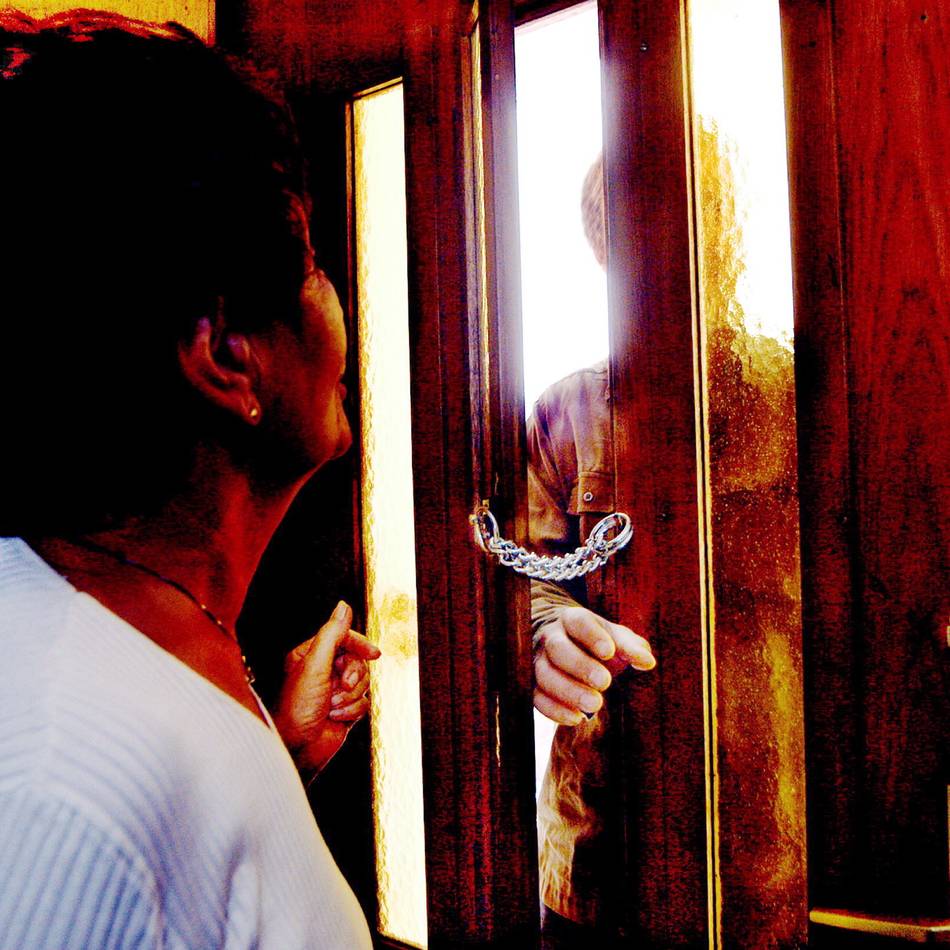 Polizei sucht Zeugen: Falscher Handwerker lässt Schmuck und Bargeld mitgehen