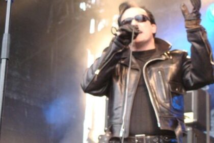 Ruhrpott Rodeo 2025: Dinosaurier tanzen vor der Bühne