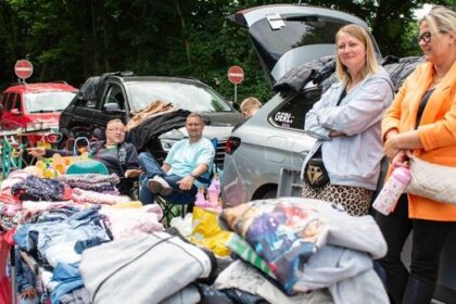 Trödelmarkt in Dinslaken: Eine Kundin ist jedes Mal dabei