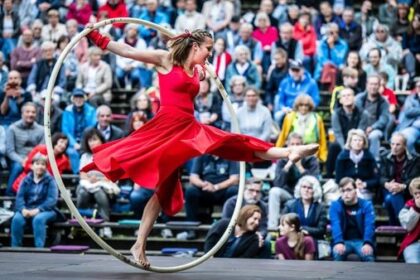 Umsonst und draußen: Straßentheater am Dinslakener Ententeich