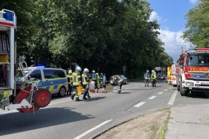 Unfall in Dinslaken: Autofahrerin musste geborgen werden