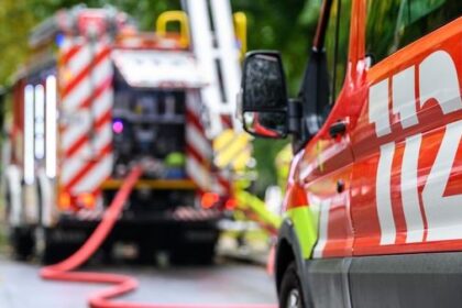 Unwetter in Dinslaken: Straßen überflutet, Wasser im Keller