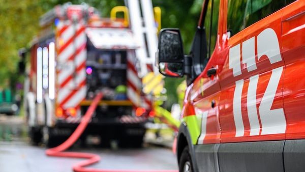 Unwetter in Dinslaken: Straßen überflutet, Wasser im Keller