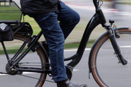 Vorfall in Dinslaken: Polizei sucht Radfahrer nach Unfallflucht