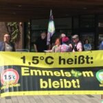 XXL-Logistikhallen Voerde: Gegner protestieren vor dem Rathaus