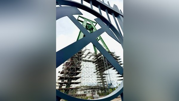 Zeche Dinslaken: Warum der Förderturm noch eingerüstet ist