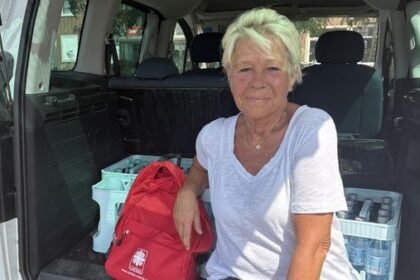 Anja verteilt an heißen Tagen Wasser: „Mache das mit Herzblut“