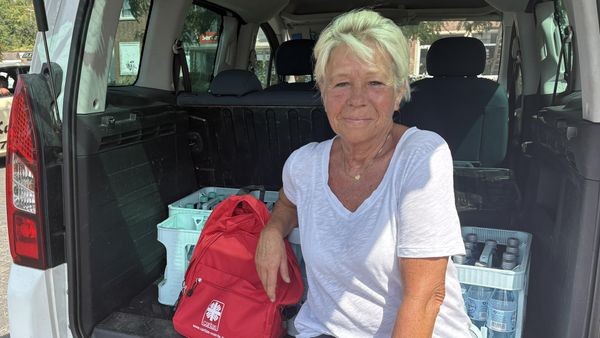 Anja verteilt an heißen Tagen Wasser: „Mache das mit Herzblut“