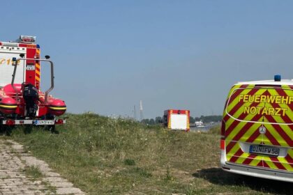 Bei Voerde: Toter Mensch aus dem Rhein geborgen