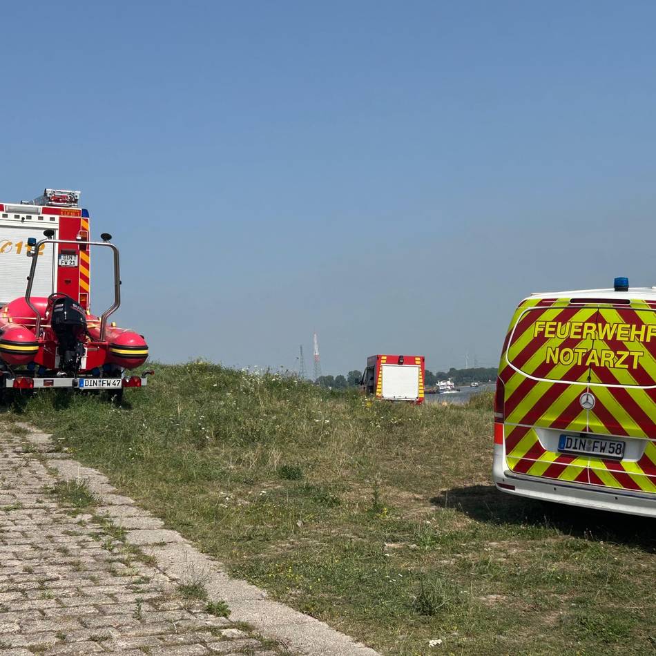 Bei Voerde: Toter Mensch aus dem Rhein geborgen