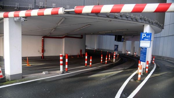 Besucherin ist sauer: „Abzocke“ in Dinslakener Parkhaus?