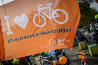 Demo in Dinslaken: Kinder fordern bessere Radwege