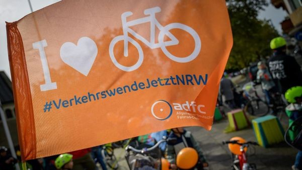 Demo in Dinslaken: Kinder fordern bessere Radwege
