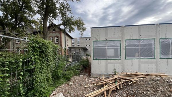 Dinslaken: Das passiert auf dem Gelände der Klaraschule