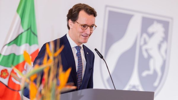 Dinslakener von Wüst mit Landesverdienstorden ausgezeichnet