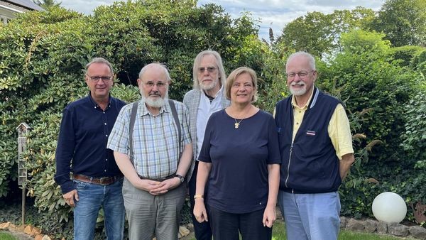 Dinslakener warnen: „Nie ist Freiheit gefährdeter gewesen“