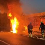 Einsatz für die Feuerwehr Hünxe: Auto auf A3 in Brand