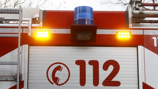 Großer Feuerwehreinsatz in Voerde: „Person im Rhein“