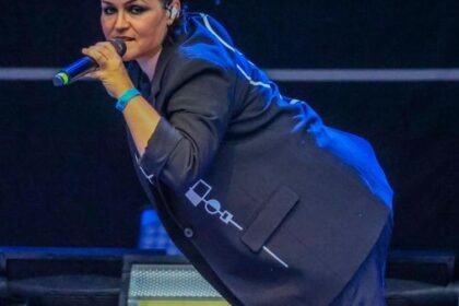 „Grossstadtgeflüster“ im Burgtheater Dinslaken: Von wegen leise