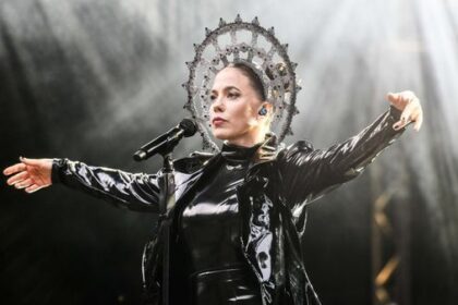 LaFee im Burgtheater Dinslaken: Sängerin kämpft mit den Tränen