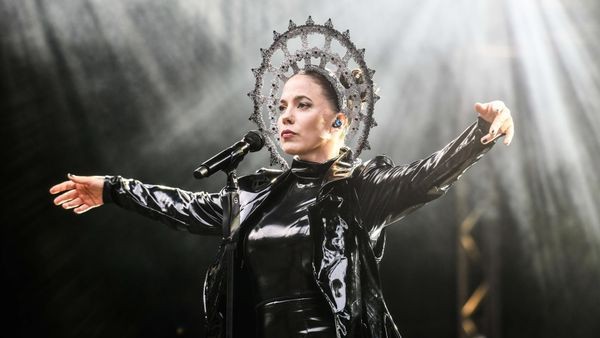 LaFee im Burgtheater Dinslaken: Sängerin kämpft mit den Tränen