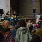 Lagerfeuerromantik in Voerde: Singen mit Kühen und Saitenriss