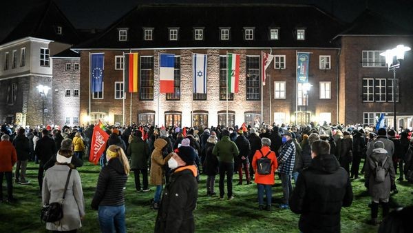 Mahnwache in Dinslaken: Bündnis baut Brandmauer auf