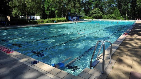 Moonlight-Schwimmen und Party im Freibad: Das wird geboten