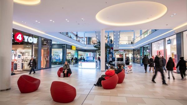 Neutor-Galerie: Beim Midnight-Flohmarkt auf Schnäppchensuche