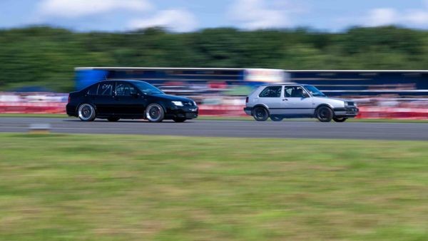 „Race@Airport“ in Hünxe: „Krach, schnelle Autos, gute Kulisse“