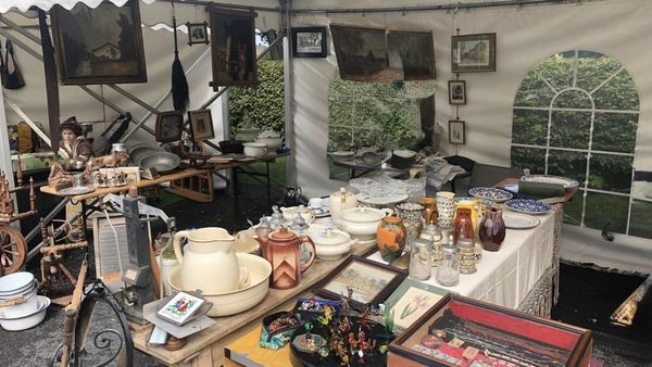 Raritätenjagd in Hünxe: Antik- und Trödeltag lädt zum Stöbern