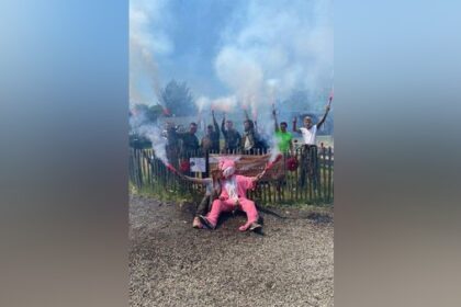 Rauchgranate bis Ü-Ei: Kuriose Heiratsanträge von Dinslakenern