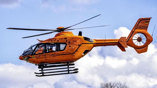 Rettungseinsatz: Hubschrauber landet mitten in Wohnviertel