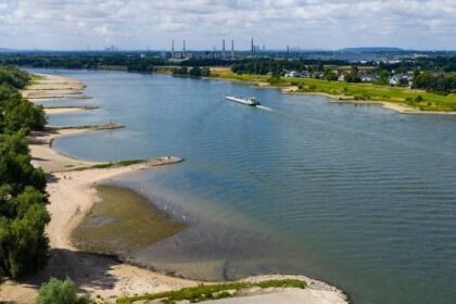 Schwimmen in Deutschlands größtem Fluss: Landrat spricht sich für generelles Rhein-Badeverbot im Kreis Wesel aus