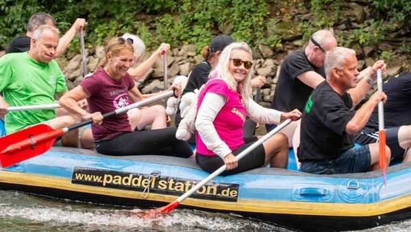 Sommerfest Krudenburg: Spannung und Spaß beim Bootsrennen