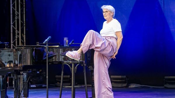 Sommerkultur Dinslaken: Frau Jahnke begeistert Publikum