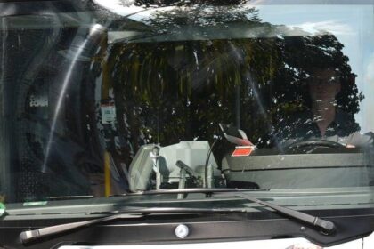 Verkehrsunfall in Dinslaken: Linienbus geht voll in die Eisen – und dann passiert das