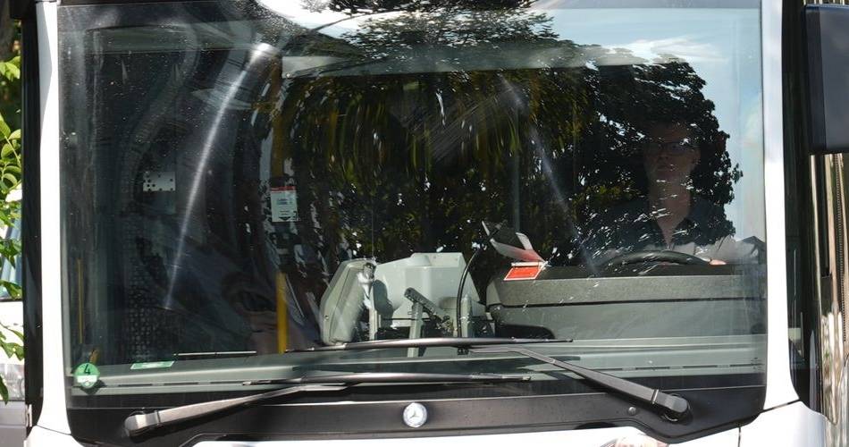 Verkehrsunfall in Dinslaken: Linienbus geht voll in die Eisen – und dann passiert das