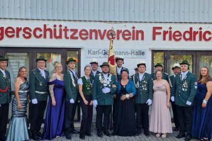 Voerde: Schützen trotzen Bahn-Baustelle und feiern bis nachts