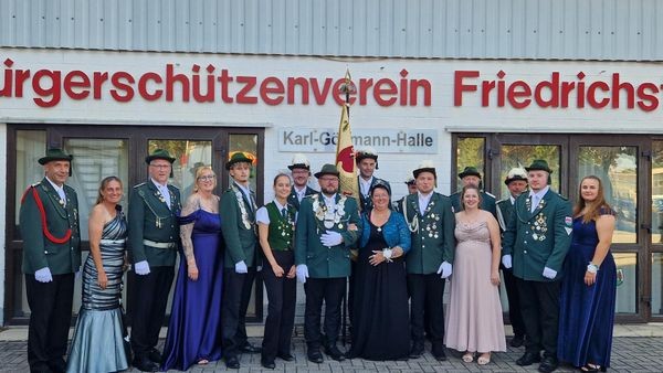 Voerde: Schützen trotzen Bahn-Baustelle und feiern bis nachts