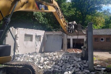 Waldfriedhof in Voerde: Abrissbagger im Einsatz – der Grund