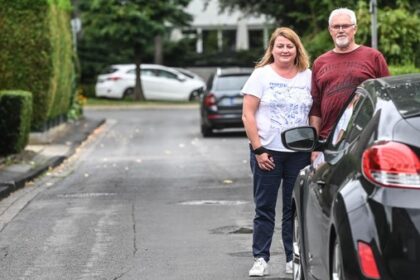 Ärger wegen Parkverbot: Anwohnerin kritisiert Stadt Dinslaken