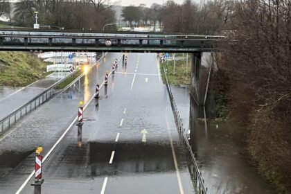 B8 Dinslaken: Vandalismus an Pumpe – Schalthaus beschädigt